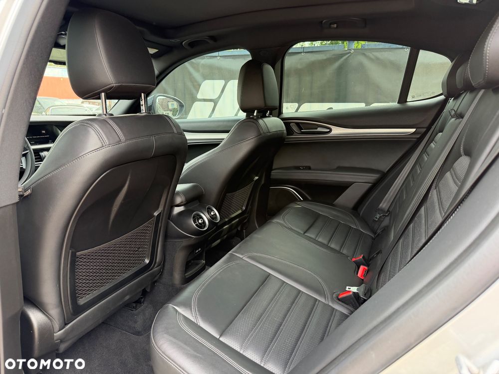 Alfa Romeo Stelvio 2.0 Turbo 16V AT8-Q4 Veloce - 26