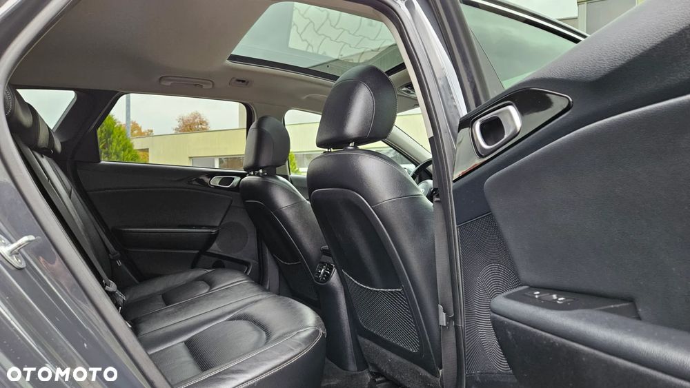 Kia Ceed SW 1.4 T-GDI DCT OPF Platinum Edition - 37