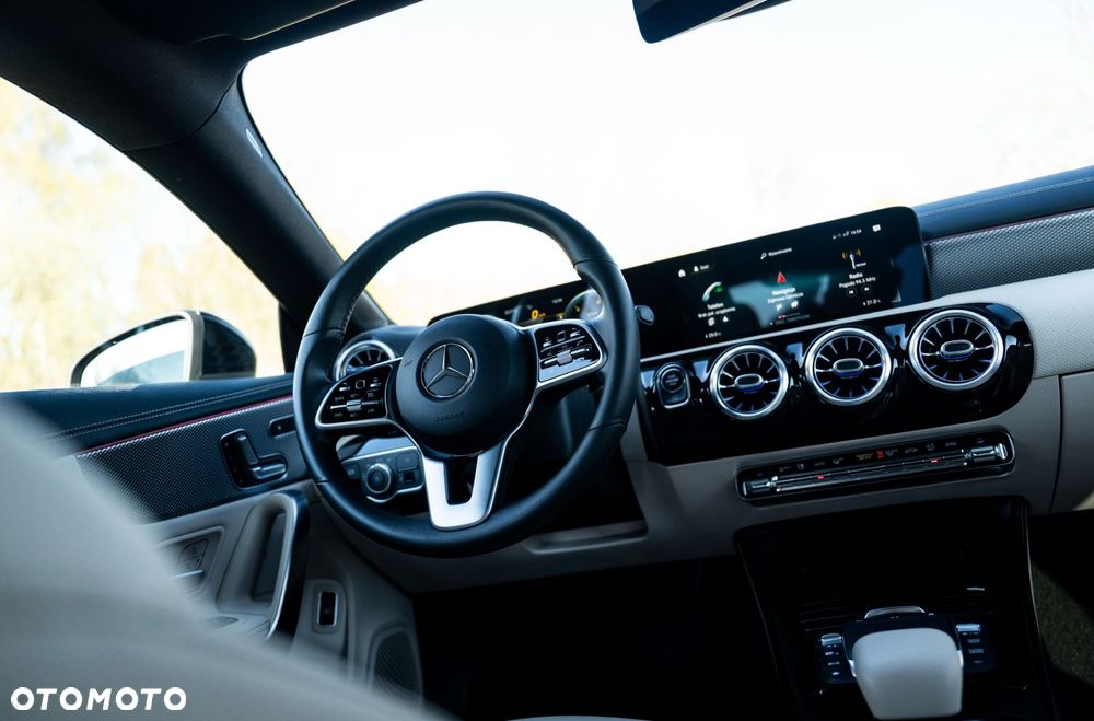 Mercedes-Benz CLA - 25