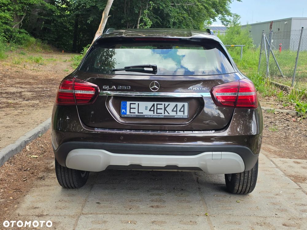 Mercedes-Benz GLA 250 4-Matic AMG Line - 6