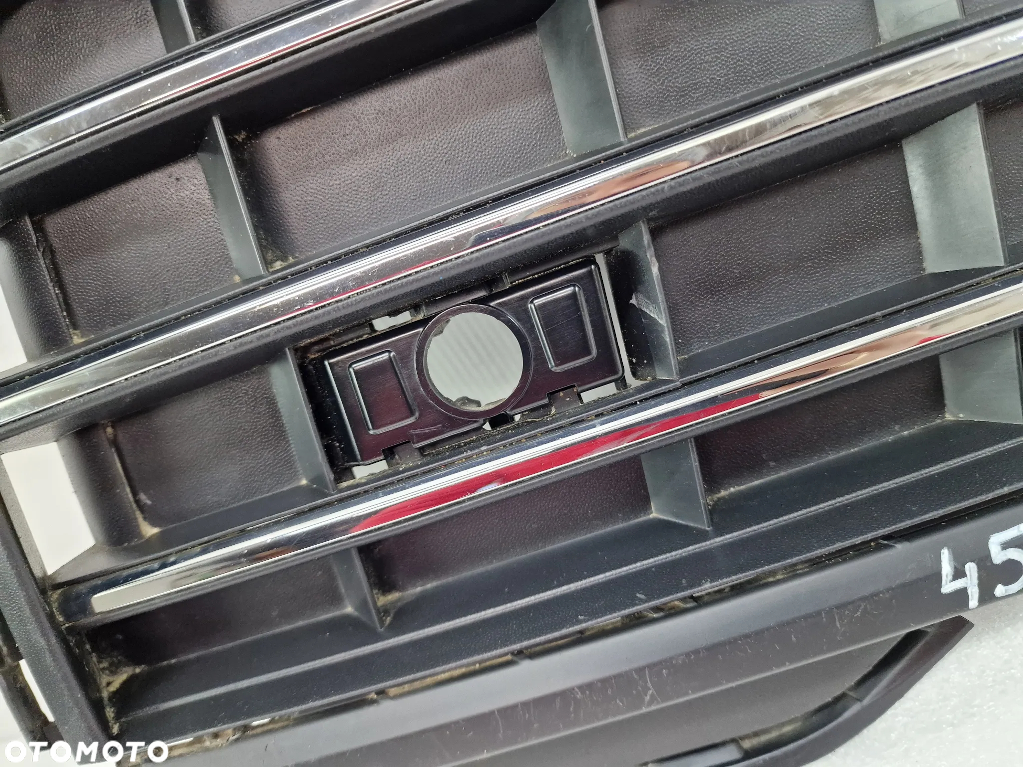 VW TOUAREG III 17- 760 PRAWA KRATKA BOCZNA ZDERZAKA PRZEDNIEGO PRZÓD , NR 760853666C , NR AUKCJI E/45 - 7