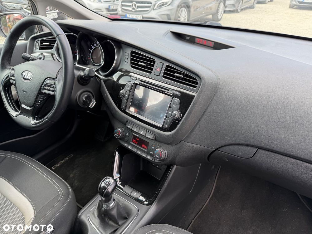 Kia Ceed 1.4 CVVT ISG Dream Team Edition - 38