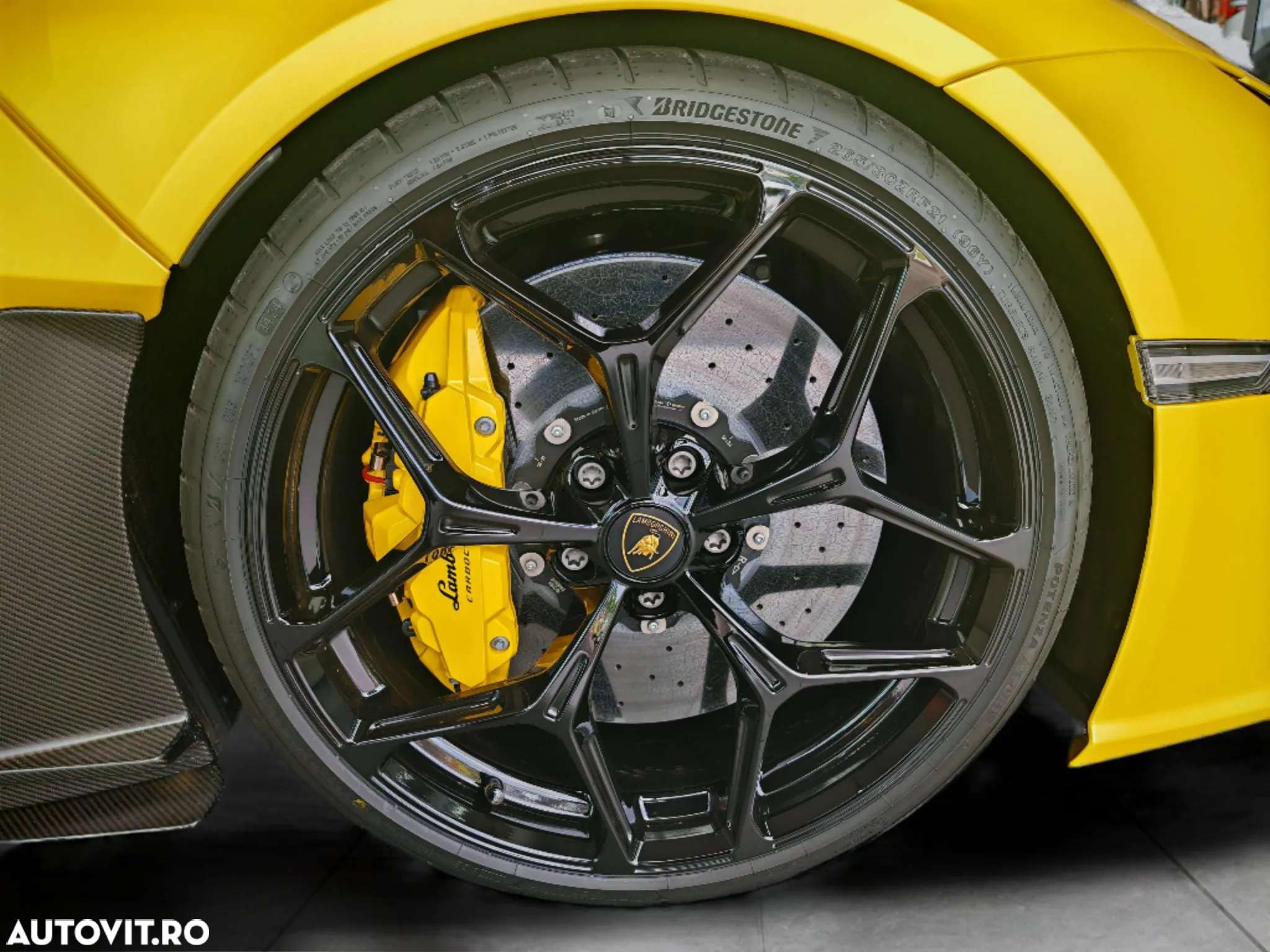 Lamborghini Revuelto - 14