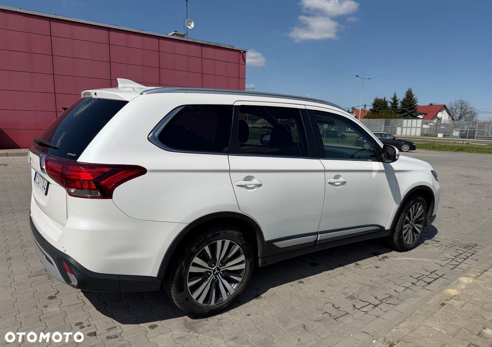 Mitsubishi Outlander 2.0 Instyle + 4WD CVT - 7