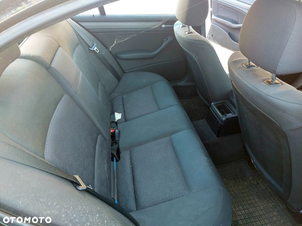 BMW Seria 3 318i - 12