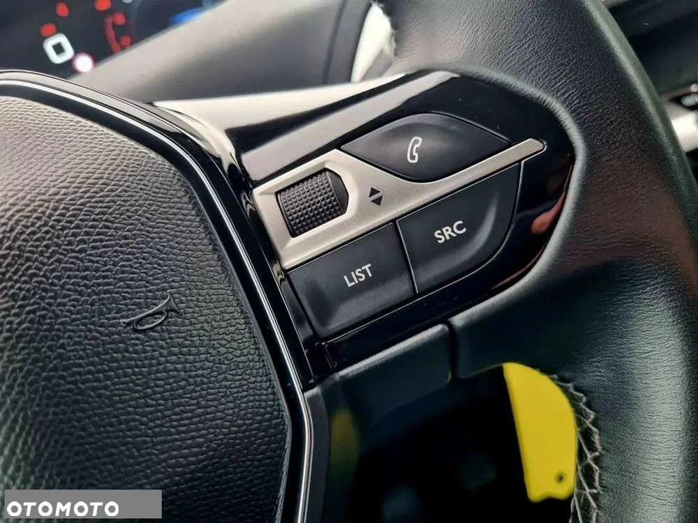 Peugeot 3008 1.2 PureTech Allure S&S - 17