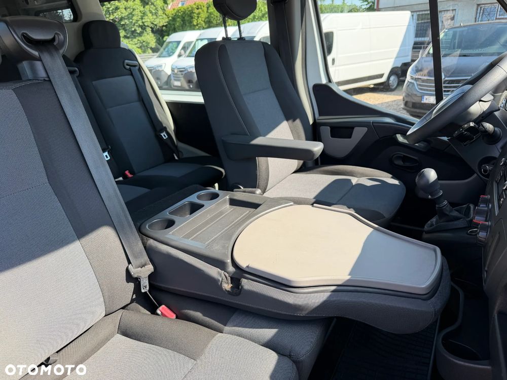 Renault MASTER MAXI L3H2 DOKA 7os. ORYGINAŁ CARPOL VAN MINIBUS Duża Ładowność 1205kg Zabudowa paki+ półki modułowe Bott, Trwały MOCNY SILNIK 2.3dCi 130KM Rozrząd na Łańcuchu! Zabudowa z wnęką na transport el. do 3700mm! Niski udokumentowany przebieg tylko 107tys.km SERWIS ASO RENAULT - 41