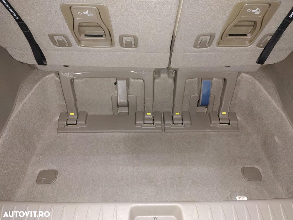 Kia Carnival - 18