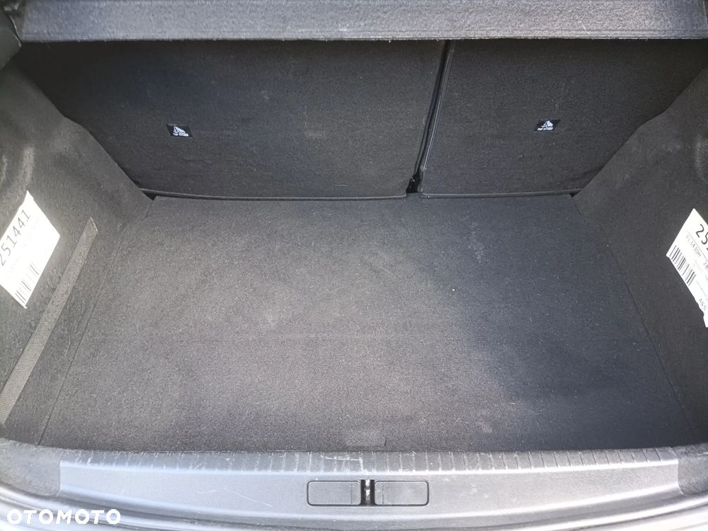 Peugeot 208 - 29