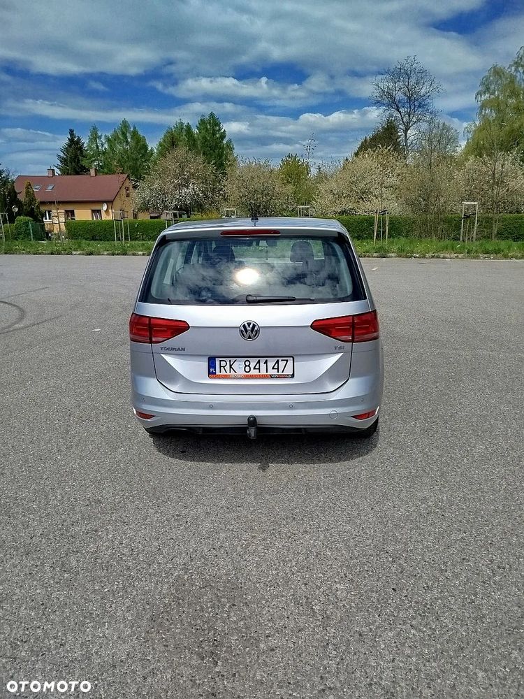 Volkswagen Touran - 4