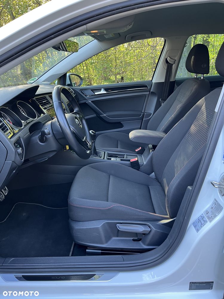 Volkswagen Golf - 11