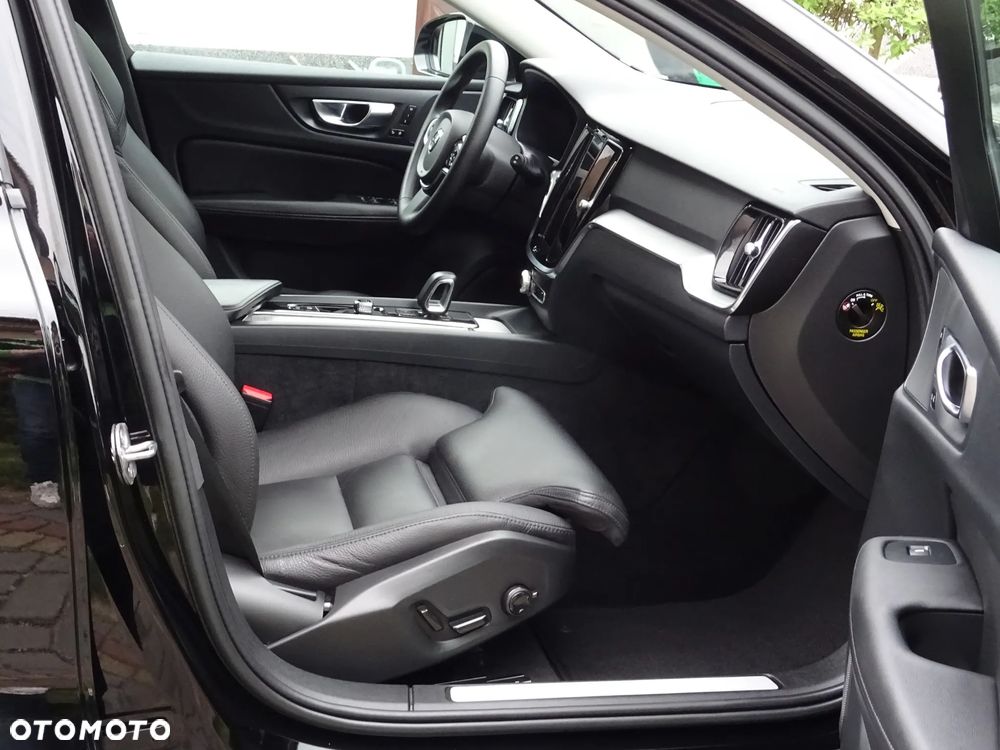 Volvo V60 Cross Country B4 D AWD Plus - 17
