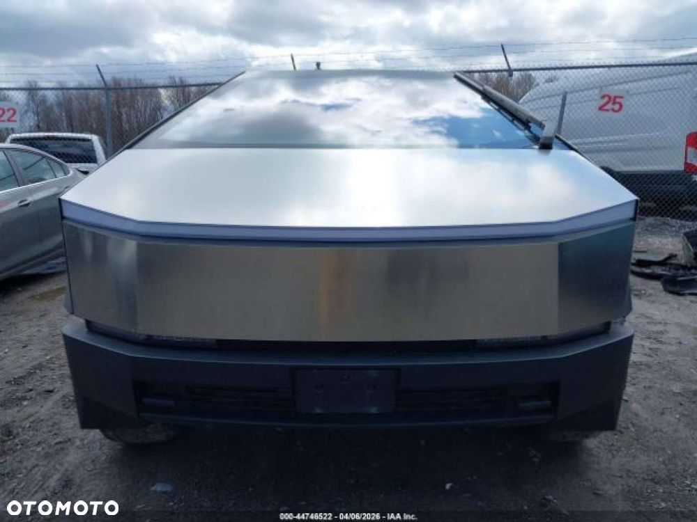 Tesla Cybertruck - 8