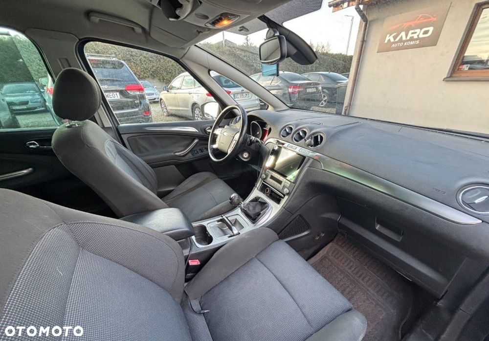 Ford S-Max - 13