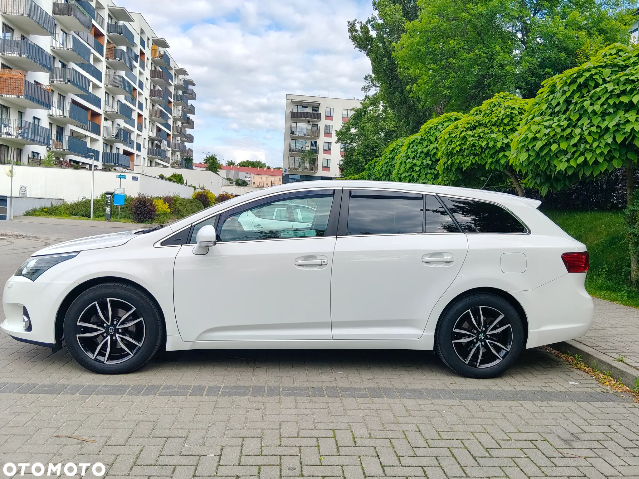Toyota Avensis - 14