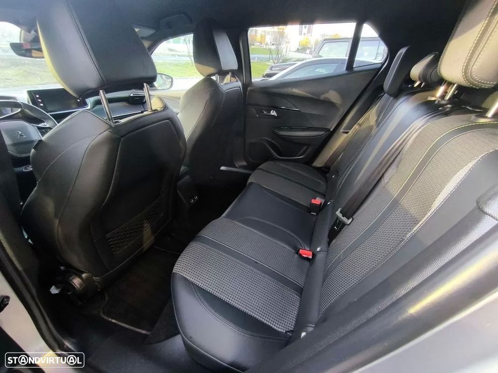 Peugeot e-2008 50 kWh GT - 8