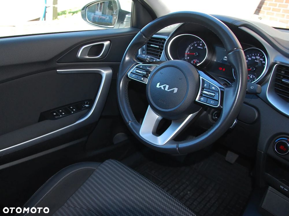 Kia Ceed - 36
