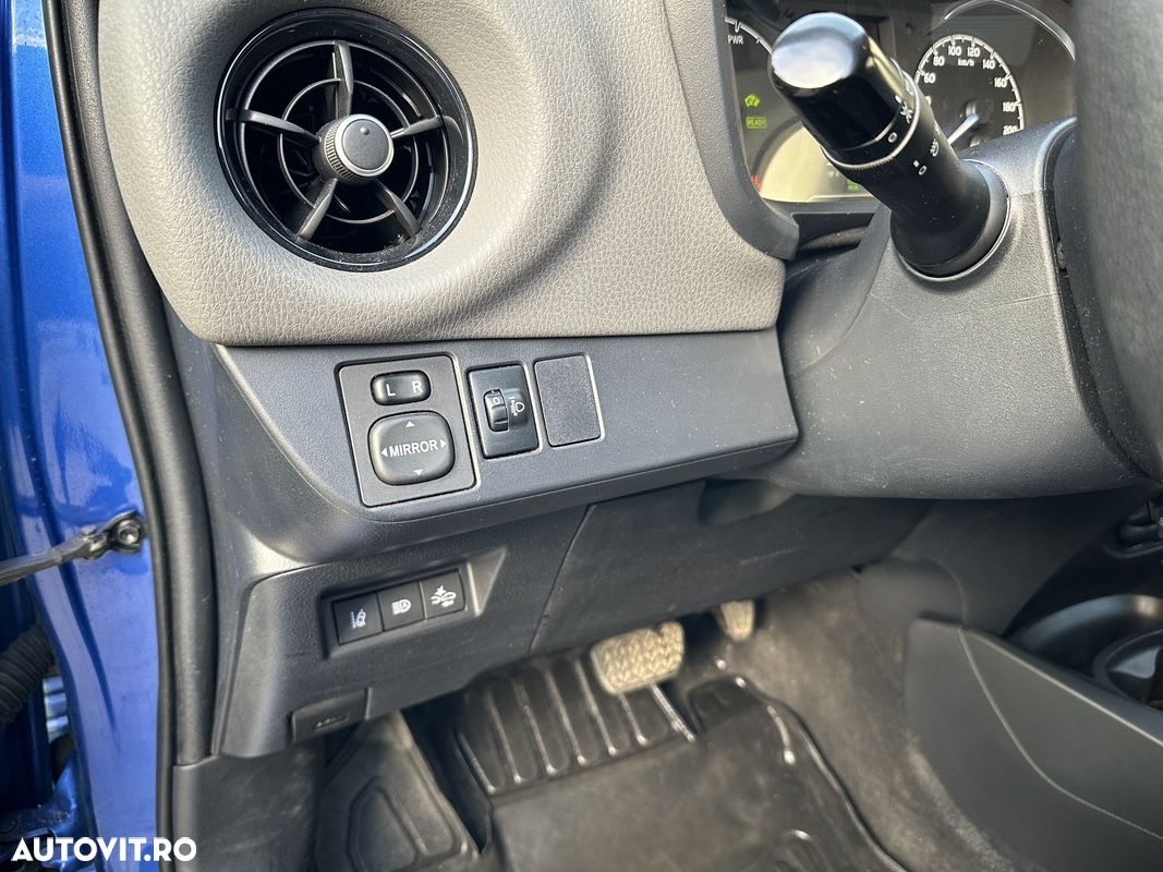 Toyota Yaris 1.5 VVT-i HSD Bi-Tone B&B (Albastru&Negru) - 16