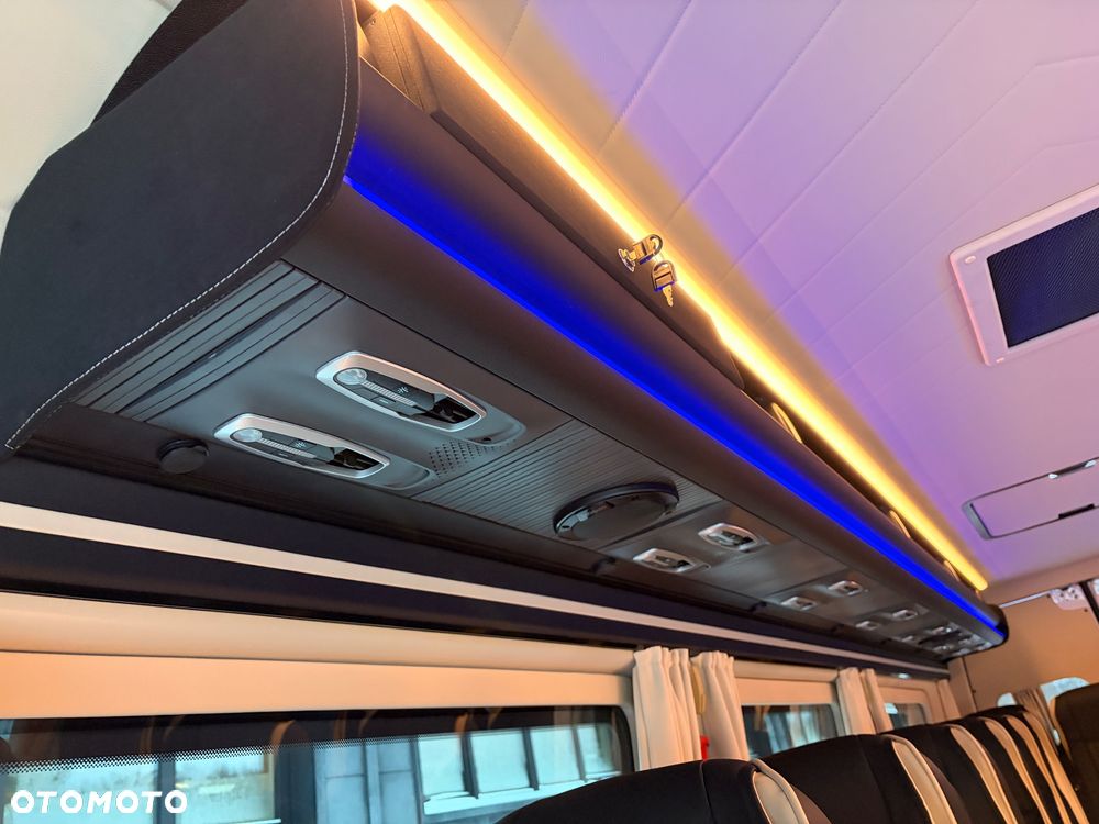 Mercedes-Benz Sprinter 519 - 12