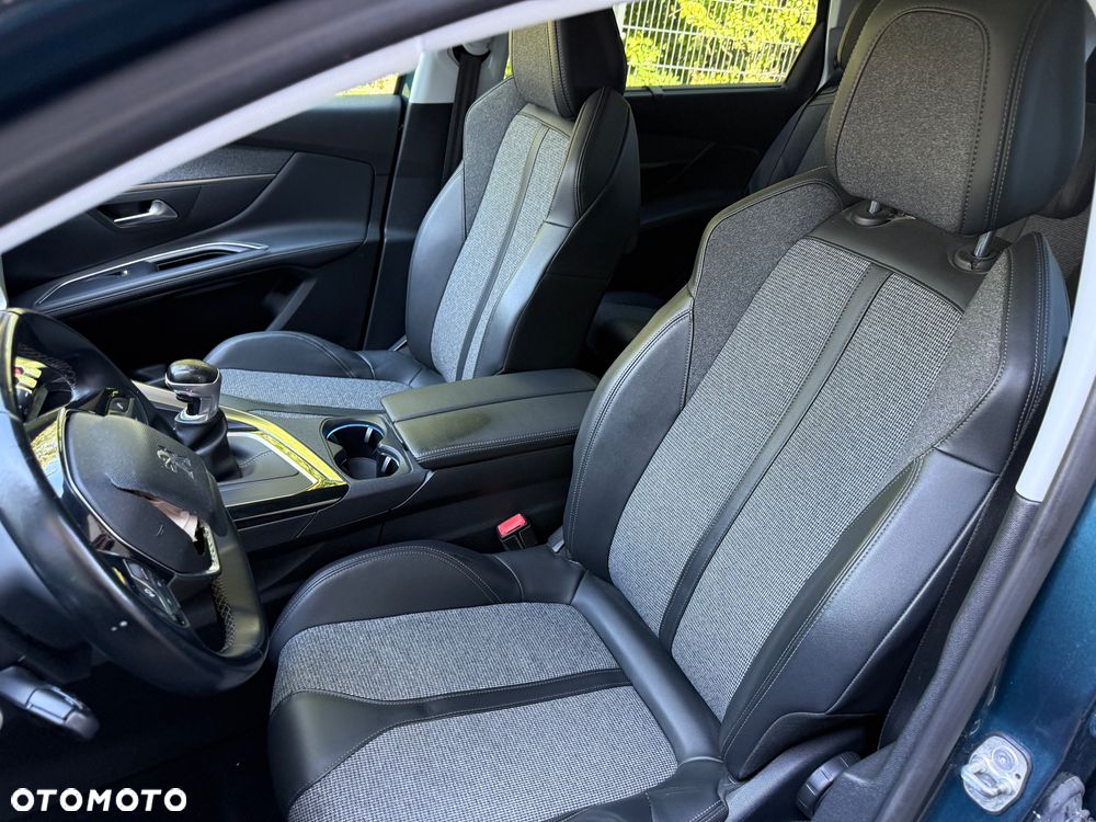 Peugeot 5008 PureTech 130 Stop & Start Allure Business-Paket - 17