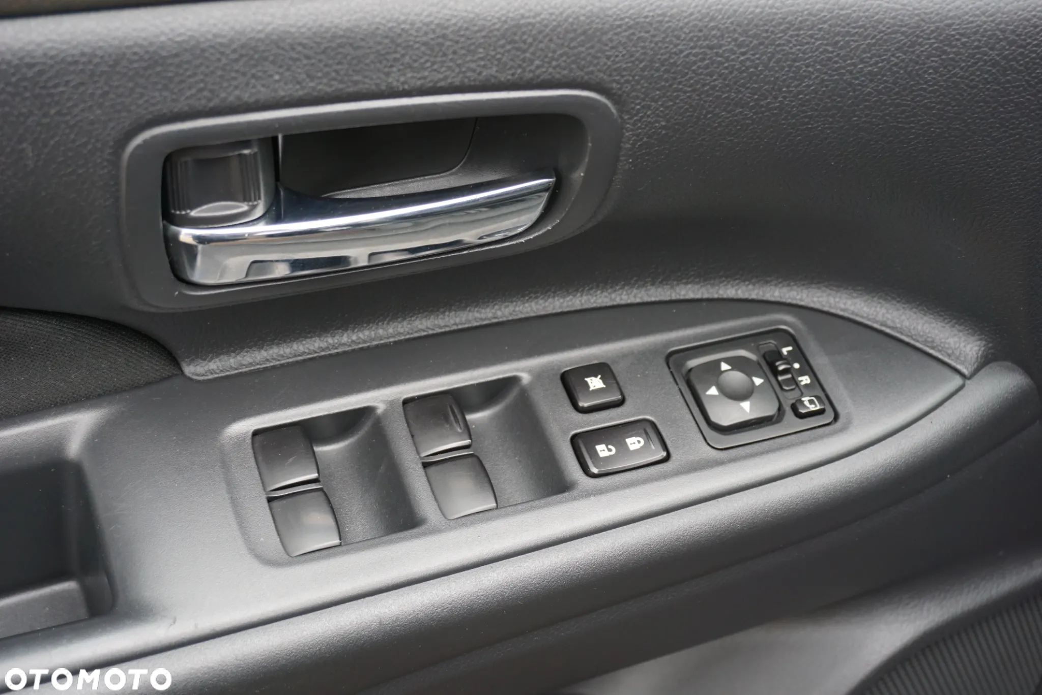 Mitsubishi Outlander 2.0 Intense 2WD - 18