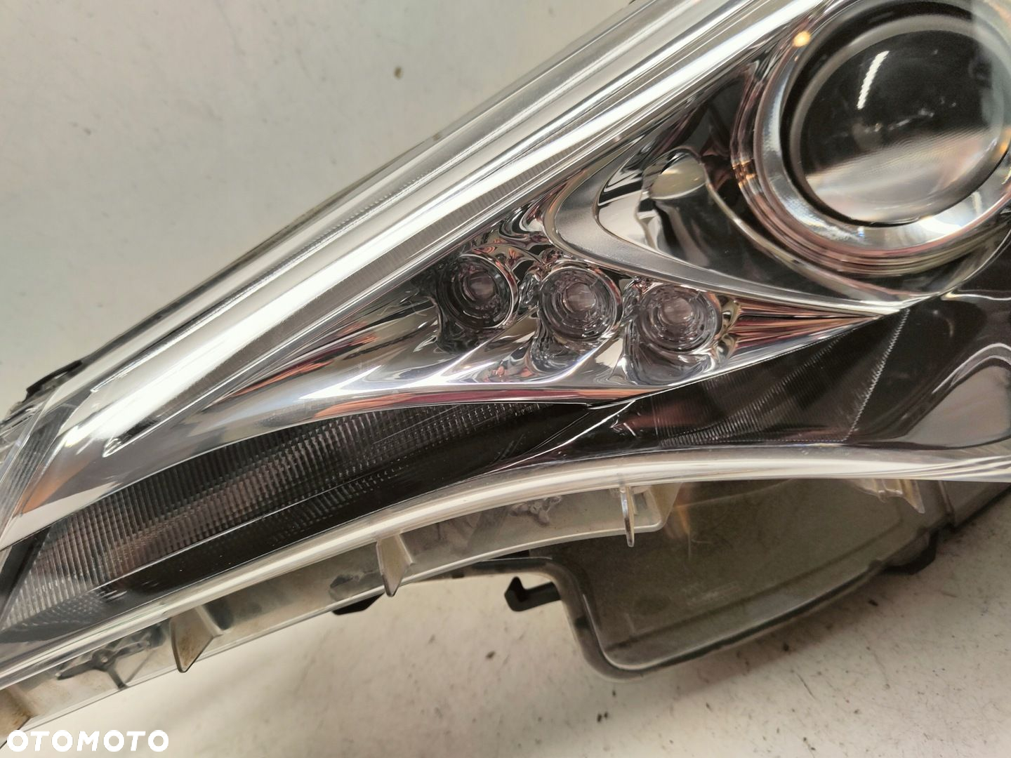 TOYOTA AVENSIS T27 T29 LIFT SOCZEWKA Z LED LAMPA LEWY PRZÓD - 2