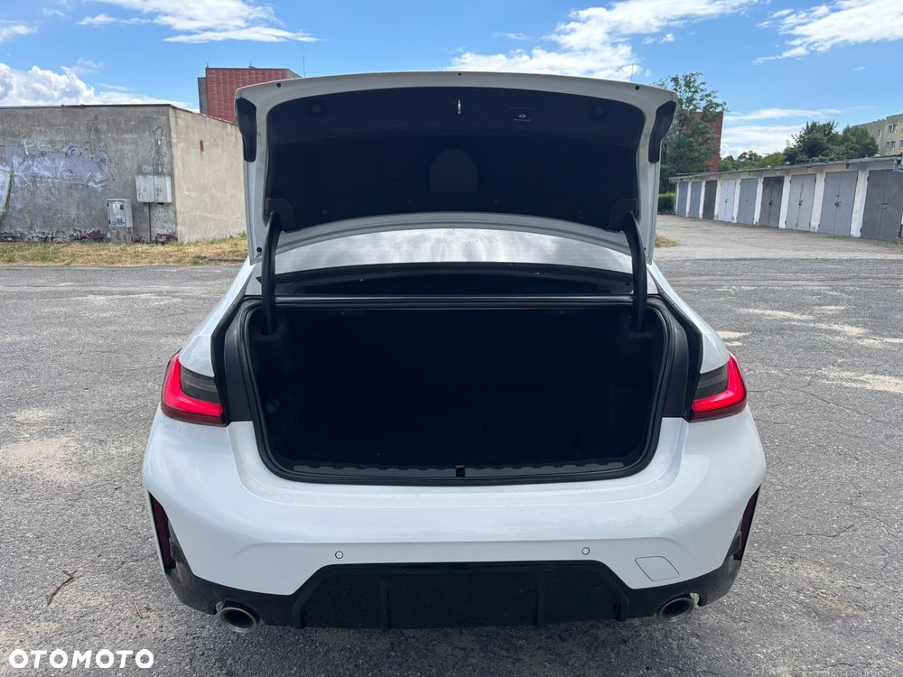 BMW Seria 3 320i xDrive M Sport - 13