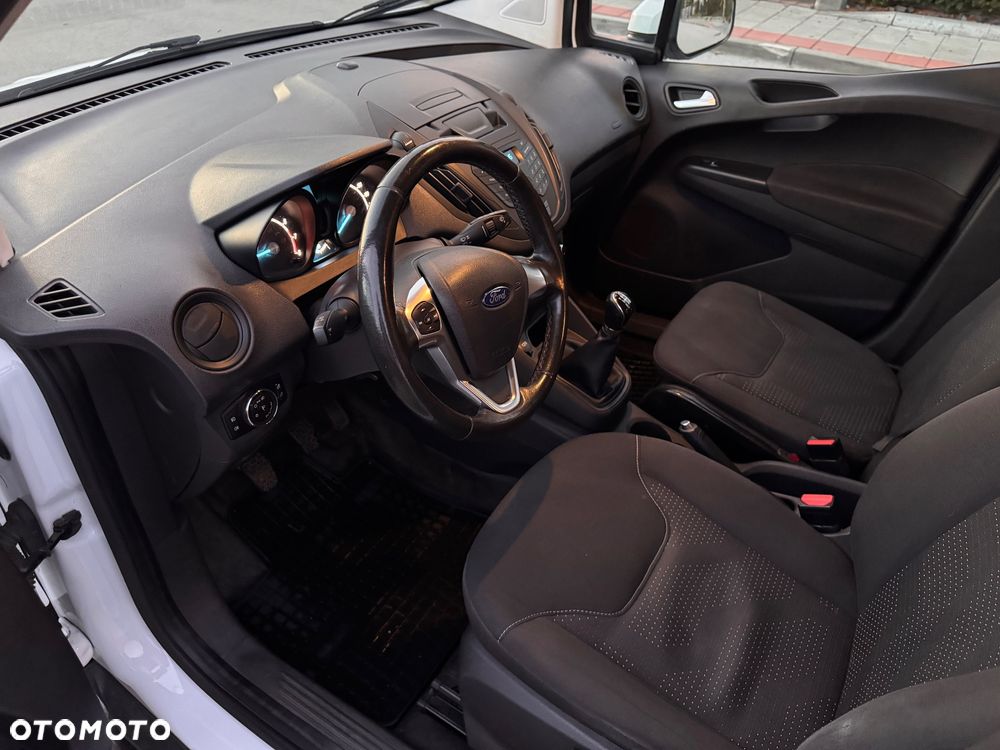 Ford Transit Courier - 18