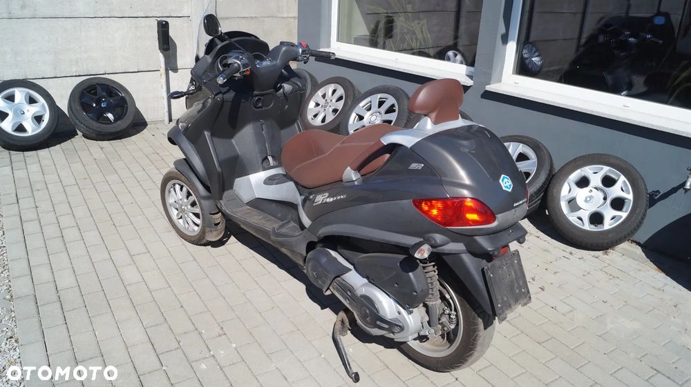 Piaggio MP-3 - 5