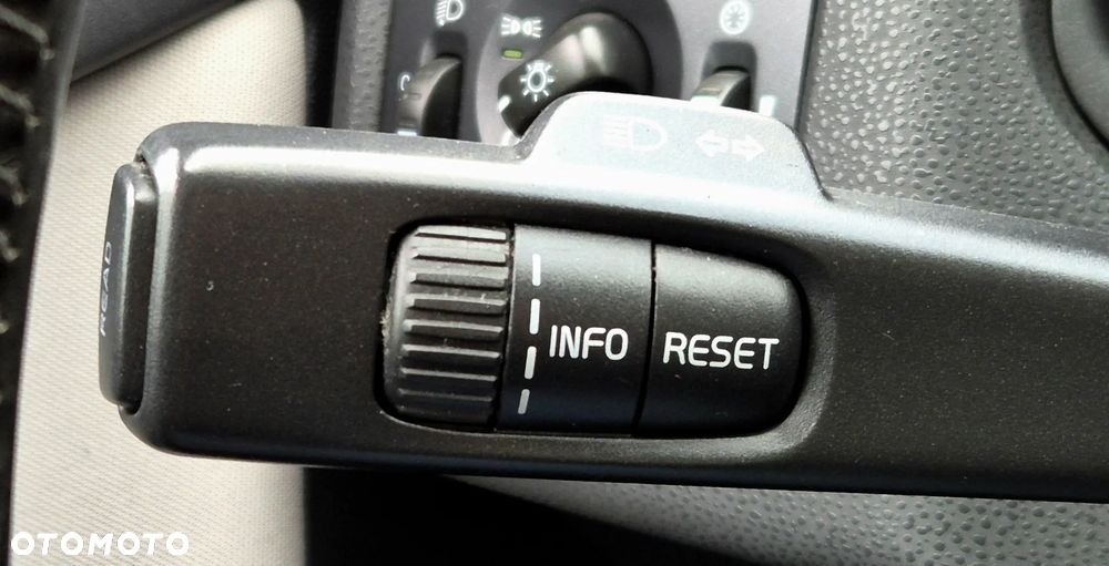 Volvo V50 1.6D Momentum - 24