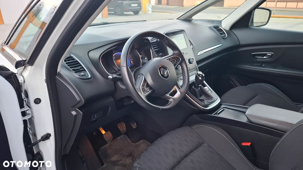 Renault Scenic TCe 115 GPF LIMITED - 11