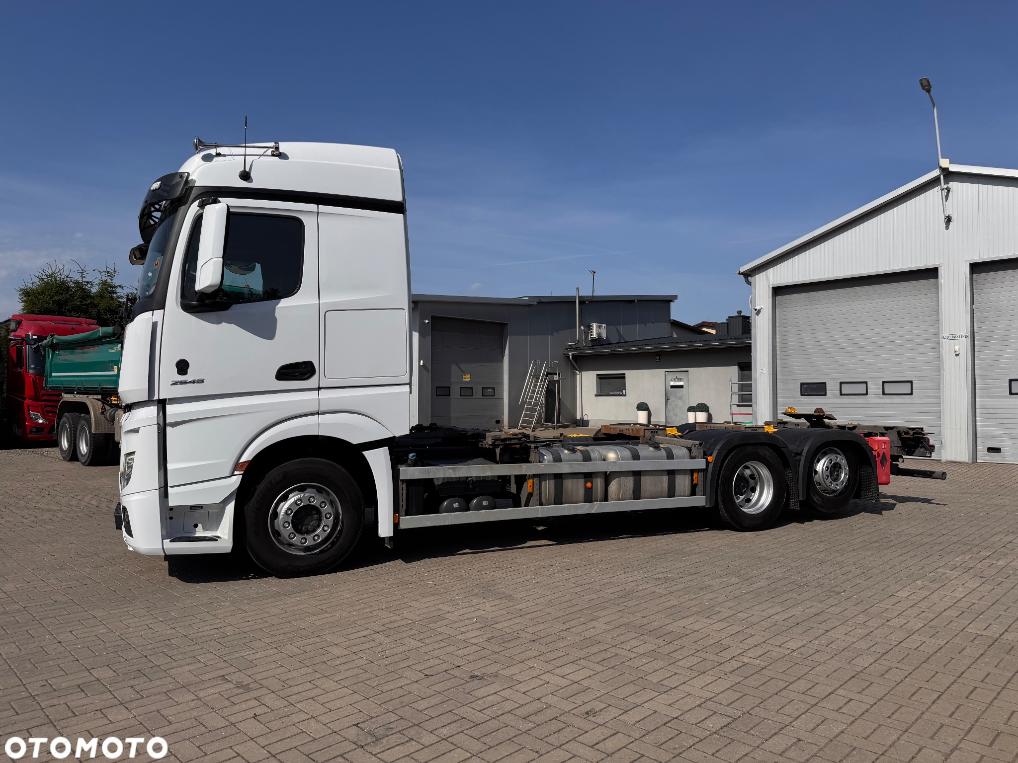Mercedes-Benz Actros - 3
