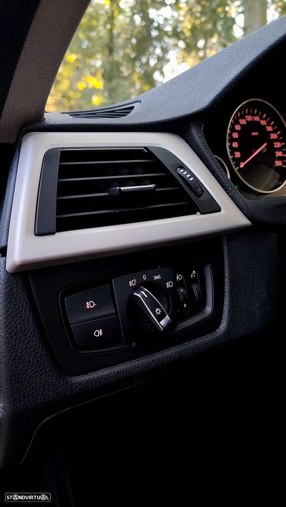 BMW 318 d Touring Auto Line Sport - 4