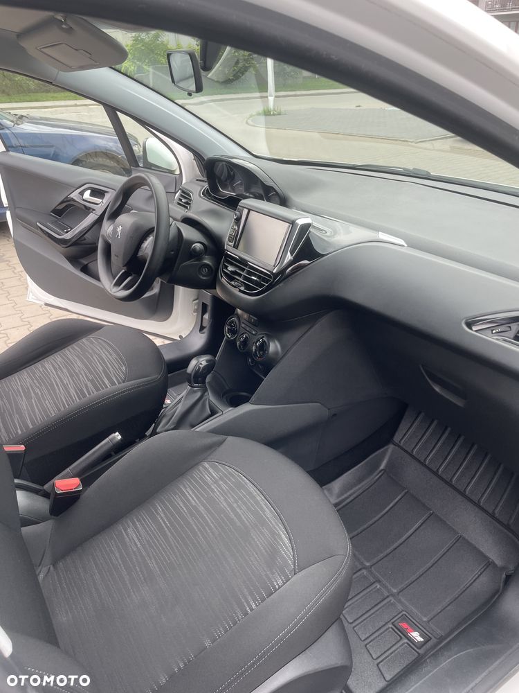 Peugeot 208 - 17