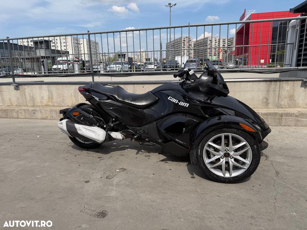 Can-Am Spyder - 1