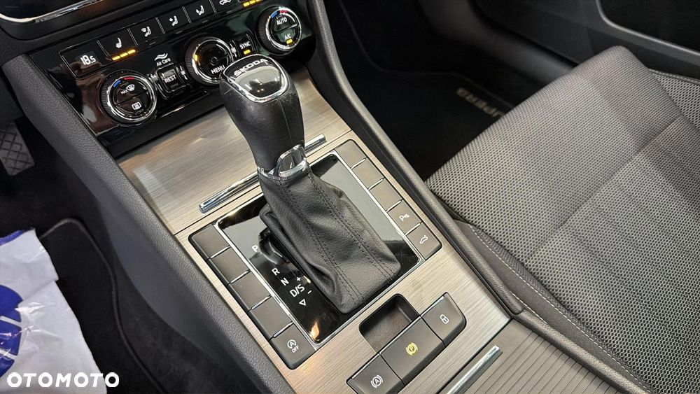 Skoda Superb 2.0 TDI SCR Style DSG - 34