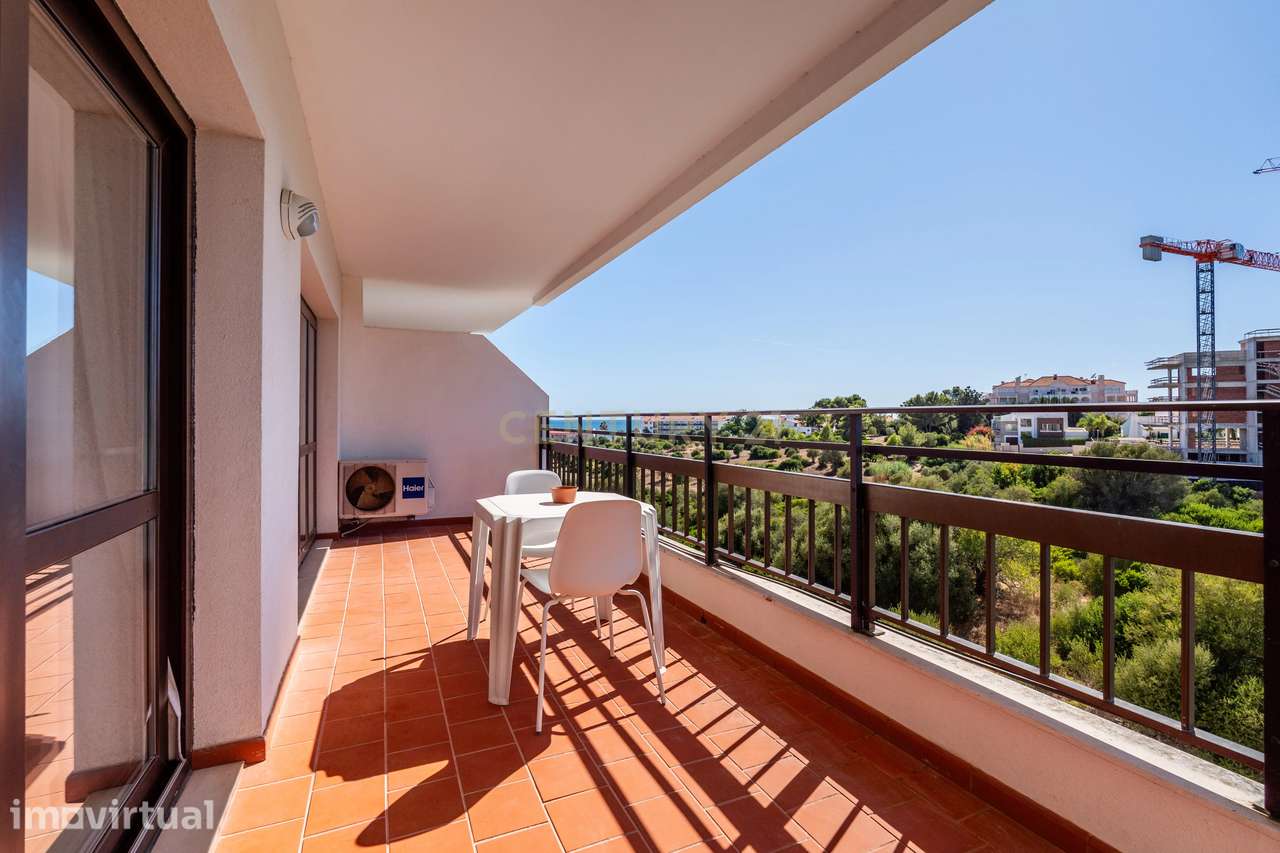 Apartamento T0+1 espaçoso e luminoso, com uma ampla varanda com vista - Grande imagem: 4/22
