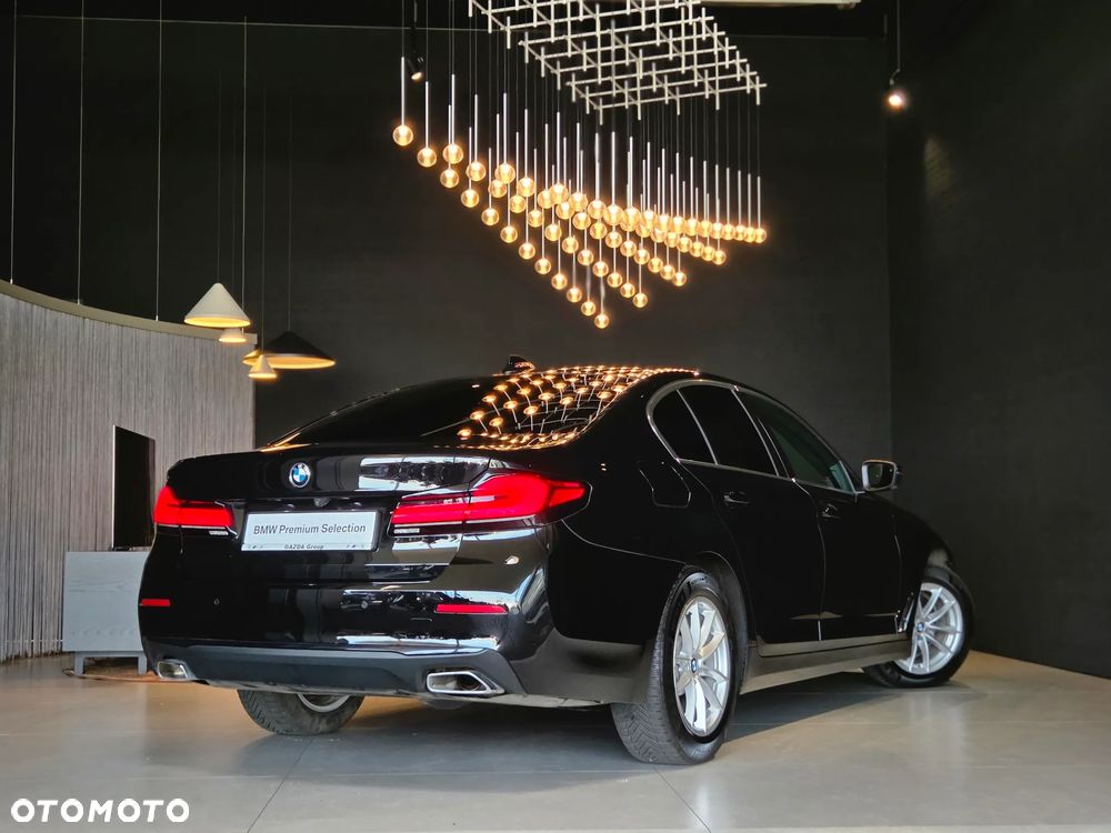 BMW Seria 5 520d xDrive MHEV - 9