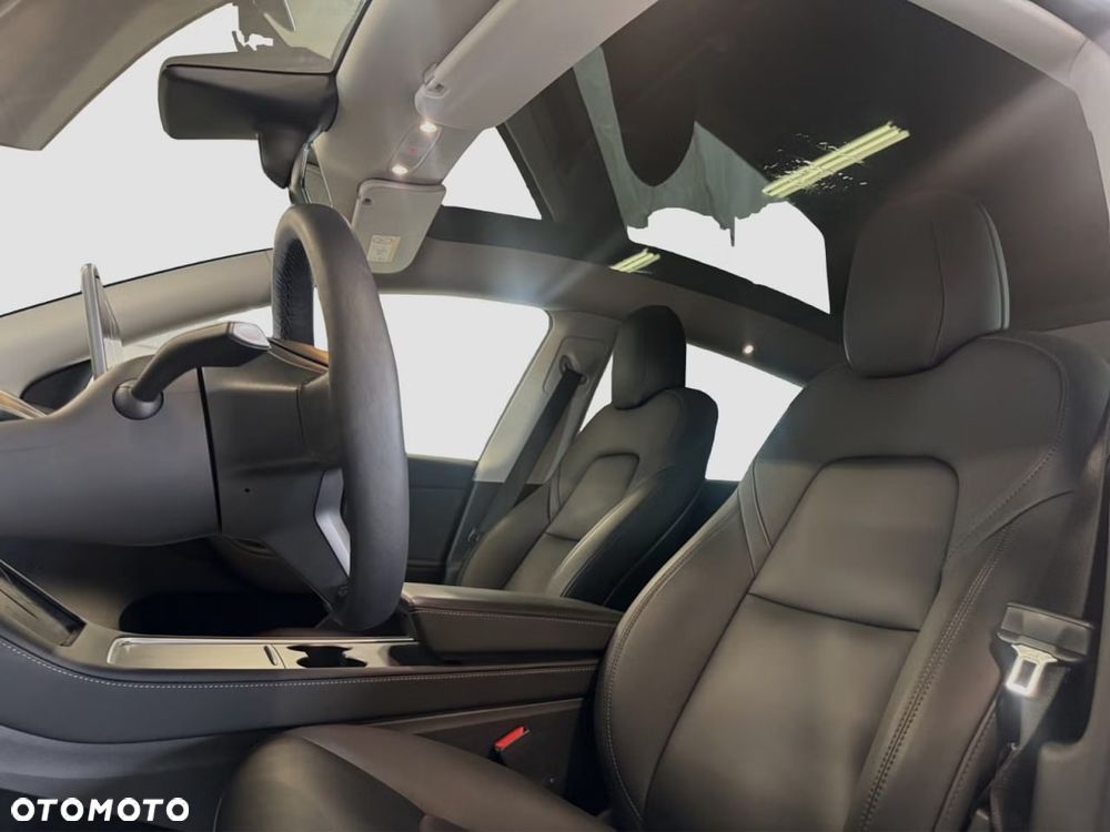 Tesla Model Y Long Range AWD - 7