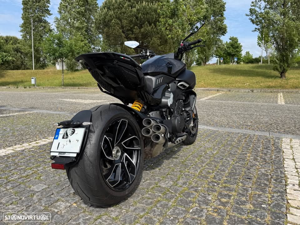 Ducati Diavel V4 Thrilling Black - 1