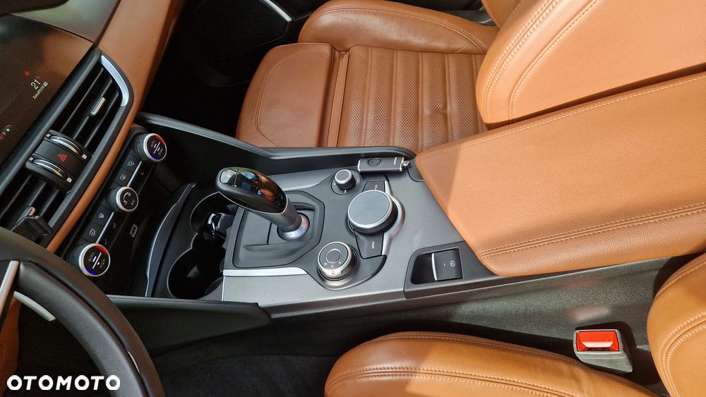 Alfa Romeo Giulia 2.0 Turbo Veloce Q4 - 16