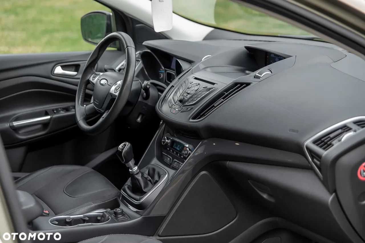 Ford Kuga 2.0 TDCi 2x4 Titanium - 32