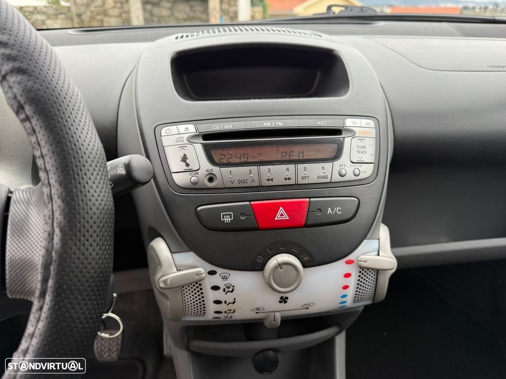 Peugeot 107 1.0 Urban - 11