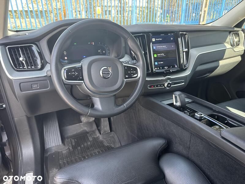 Volvo XC 60 B4 B Plus Dark - 17