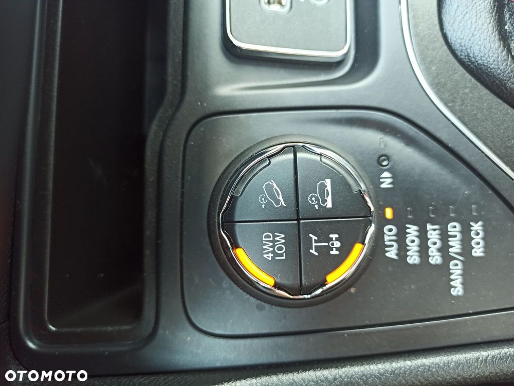 Jeep Cherokee - 26