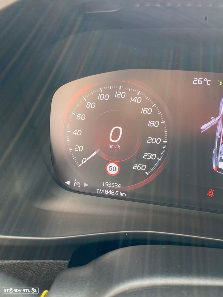 Volvo XC 40 2.0 D3 R-Design Geartronic - 2