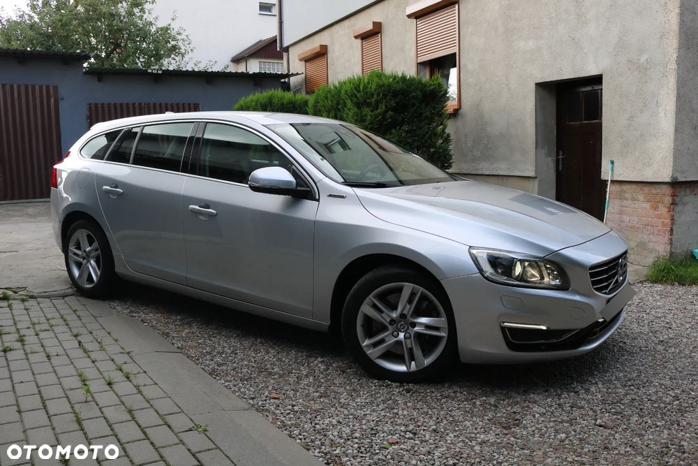 Volvo V60 D6 AWD Plug-in Hybrid Summum - 16