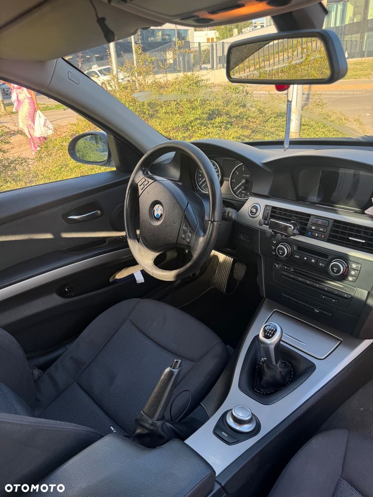 BMW Seria 3 318i - 5