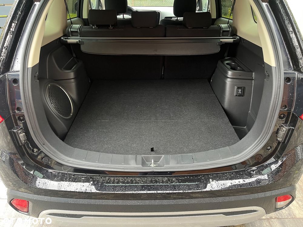 Mitsubishi Outlander 2.0 Invite + 2WD - 10