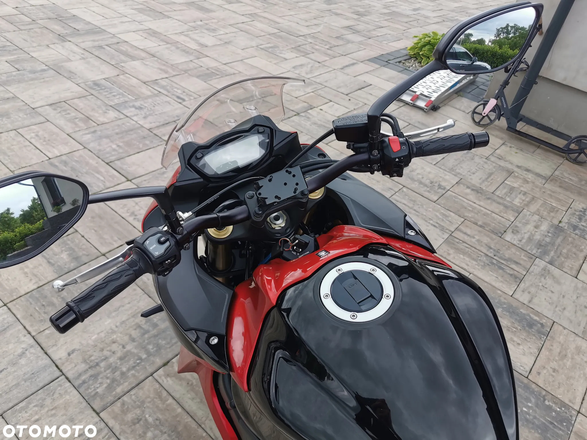 Suzuki GSX - 14